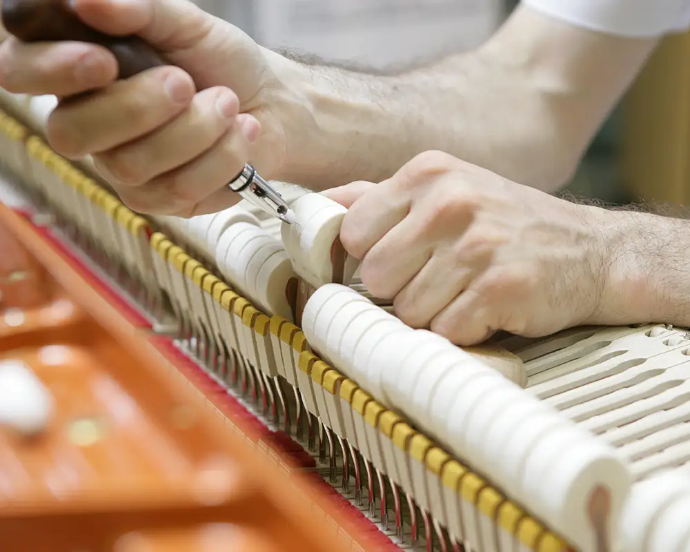 https://www.schimmel-pianos.de/wp-content/uploads/2022/11/SCH_USP_Hammerkoepfe.webp