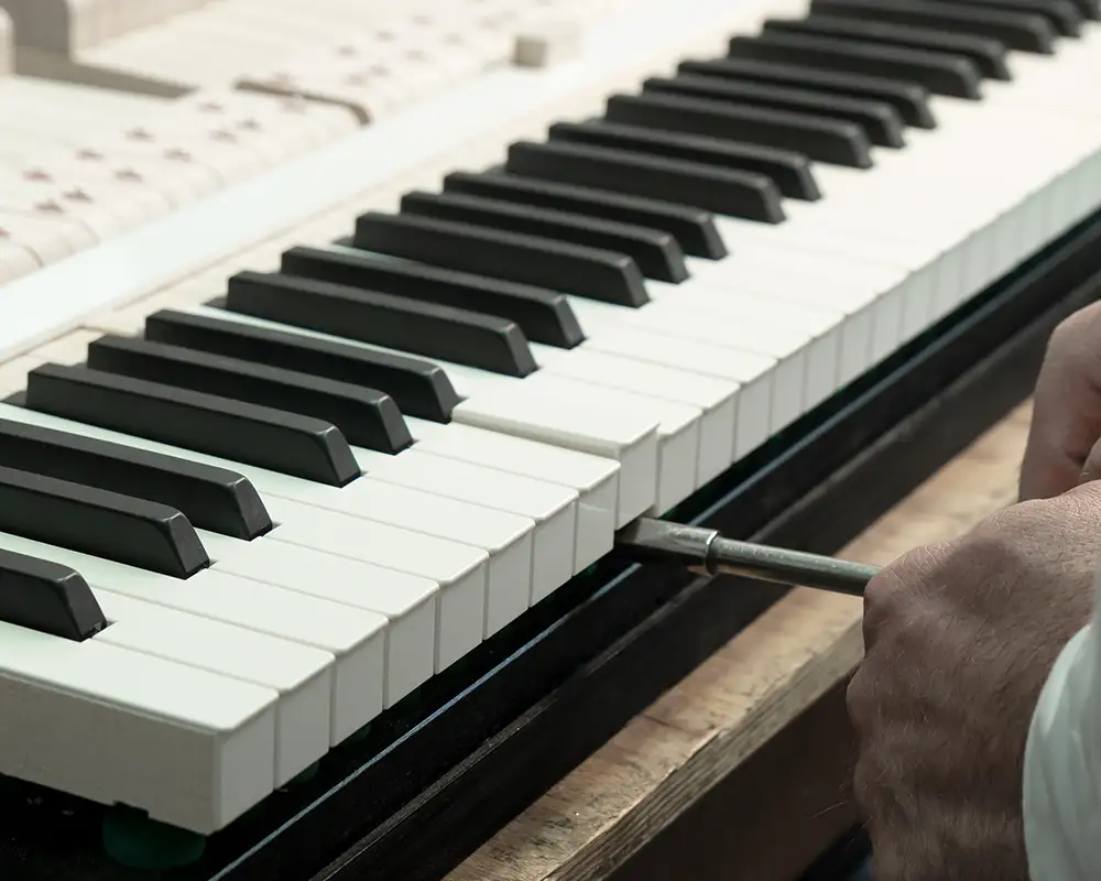 https://www.schimmel-pianos.de/wp-content/uploads/2022/11/SCH_USP_Mineralbelag.webp